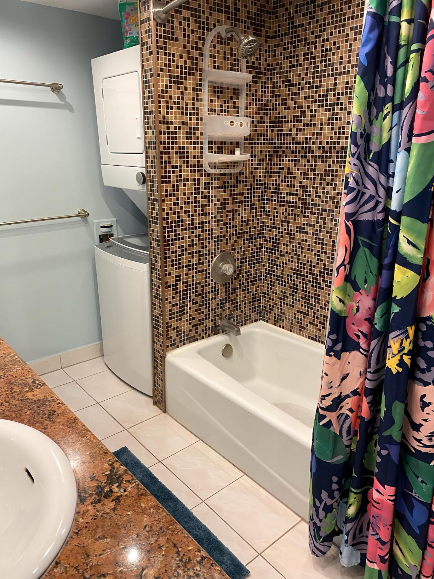 Apartment Renovated Free Parking In Prime Waikiki