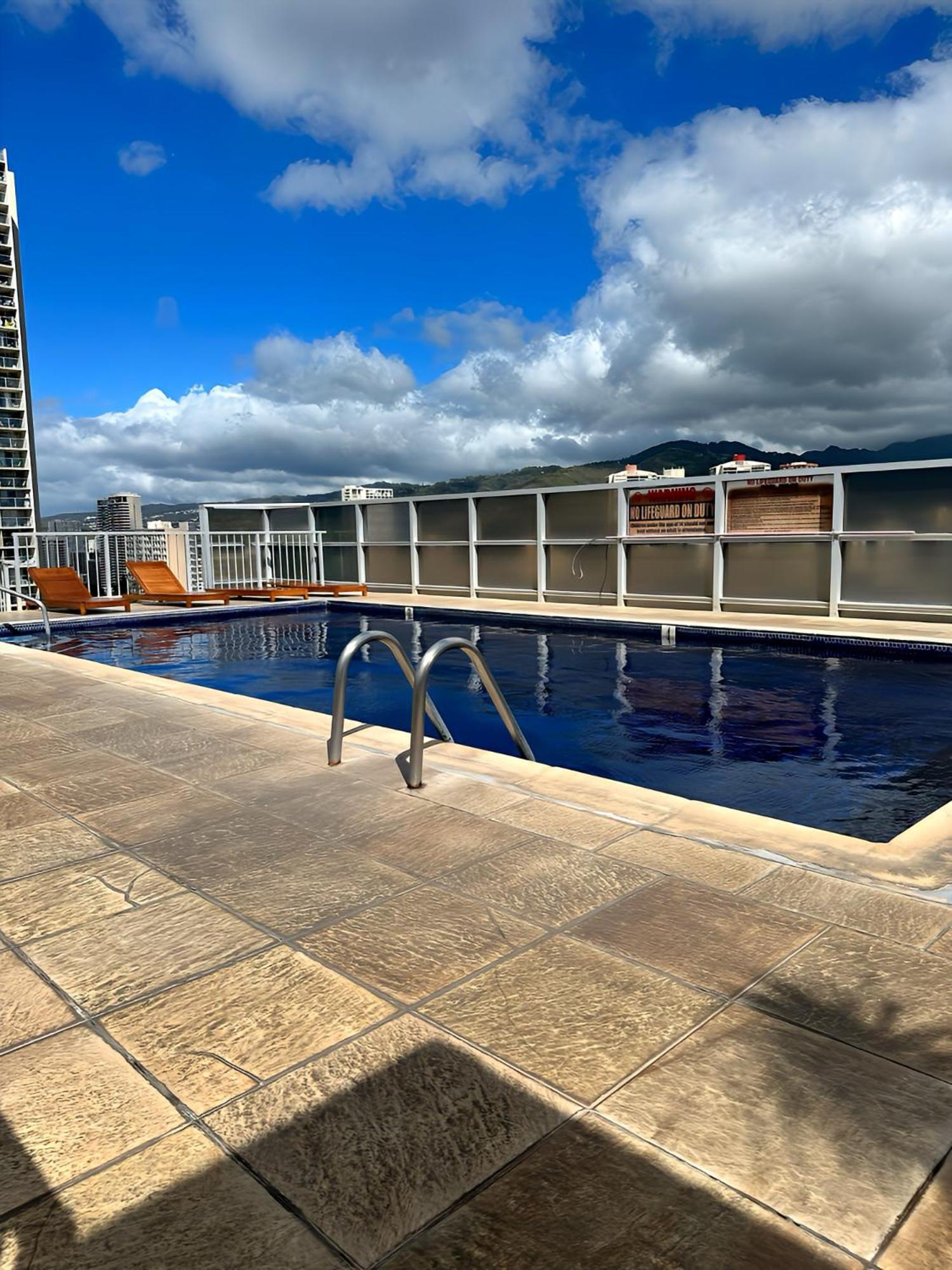 Renovated Free Parking In Prime Waikiki Honolulu